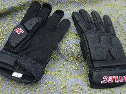 Low Profile Black Padded Gloves (small Adult Only)